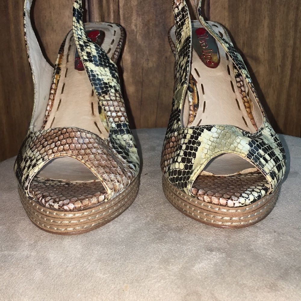 Ladies Two Lips Python Pumps - Picture 6 of 11